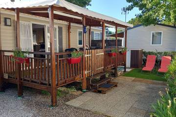 Camping für 8 Personen, mit Pool und Terrasse in Vias