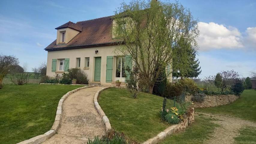 Location de vacances pour 6 personnes, avec vue et jardin, animaux acceptés à Bouleurs