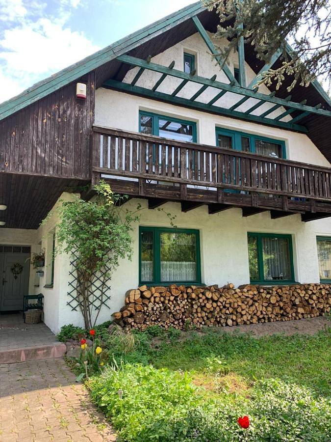 Ferienwohnung für 6 Personen, mit Garten und Ausblick, mit Haustier