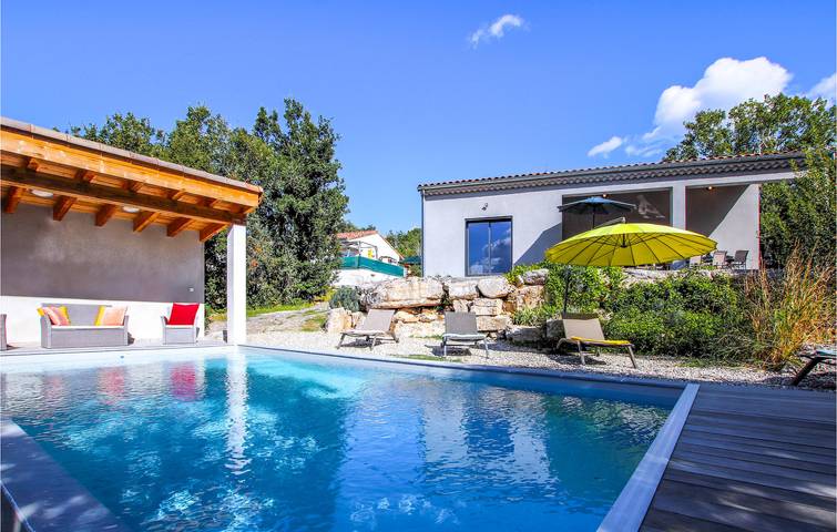 Luxuriöses 75qm Apartment mit Pool und Parkplatz, 1km zum Stadtzentrum in Labeaume, Ardèche