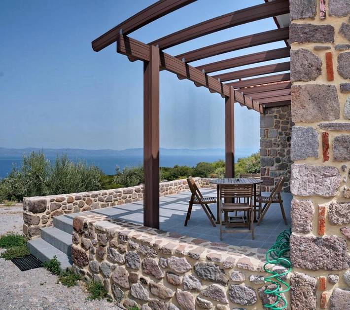Ferienhaus für 4 Personen, mit Balkon und Terrasse sowie Garten und Ausblick auf Lesbos