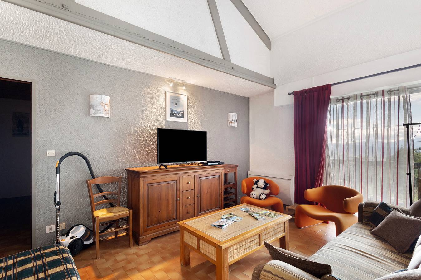 Entire apartment, Apartment '3 Bedrooms in Font Romeu' with Mountain View, Shared Garden and Balcony in Font-Romeu-Odeillo-Via, Prades region