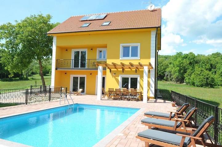 Ferienhaus für 10 Personen, mit Pool und Garten - 1