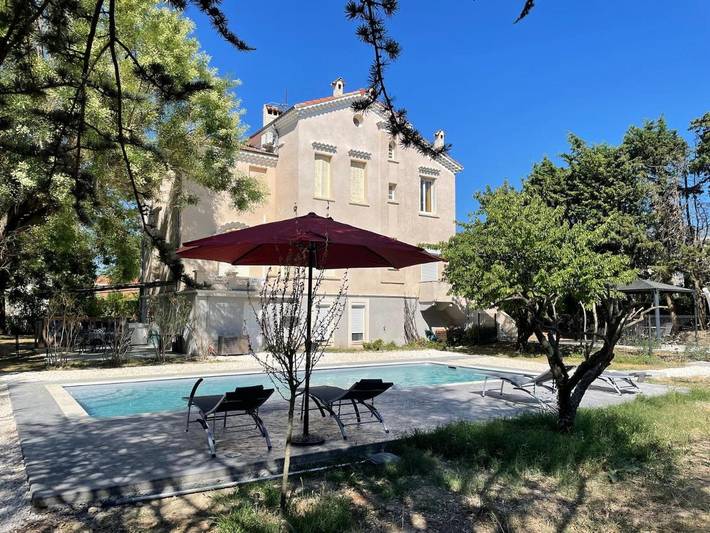 Appartement de vacances pour 6 personnes, avec terrasse ainsi que jardin et piscine