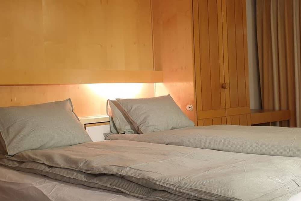 Ganze Wohnung, Bergblick Apartment Pany, (Pany). in Luzein, Plessur Alpen