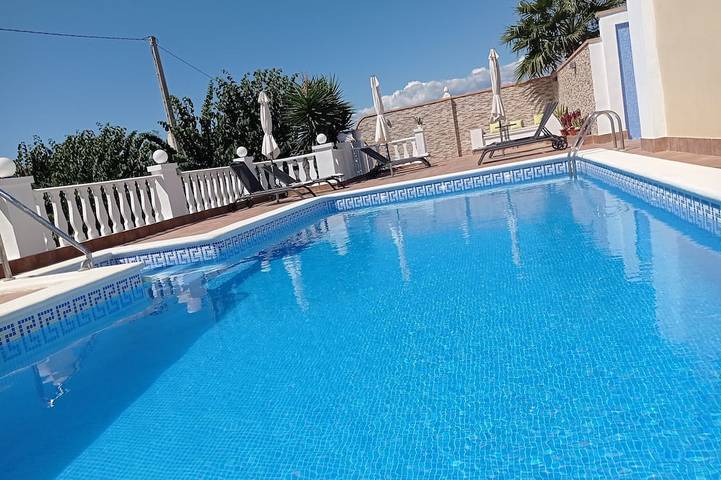 Gîte pour 6 personnes, avec Jacuzzi ainsi que Terrasse et Jardin à Calahonda
