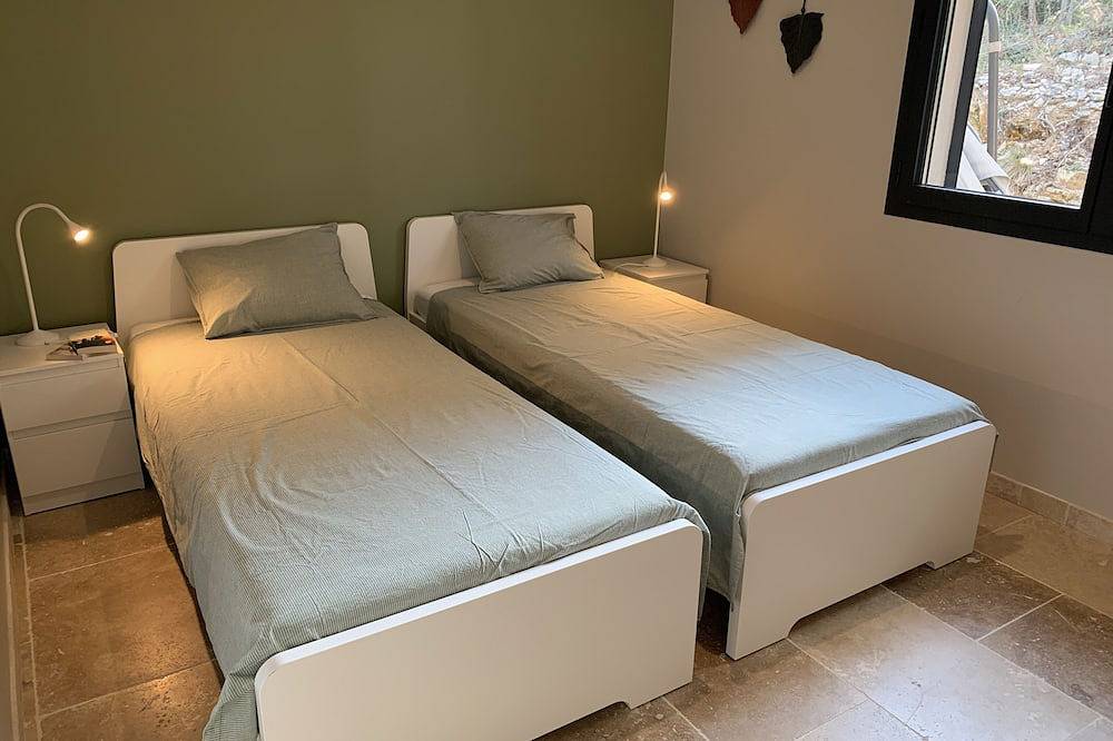 New villa with air conditioning, Wifi and private pool in Barjac in Barjac, Alès region
