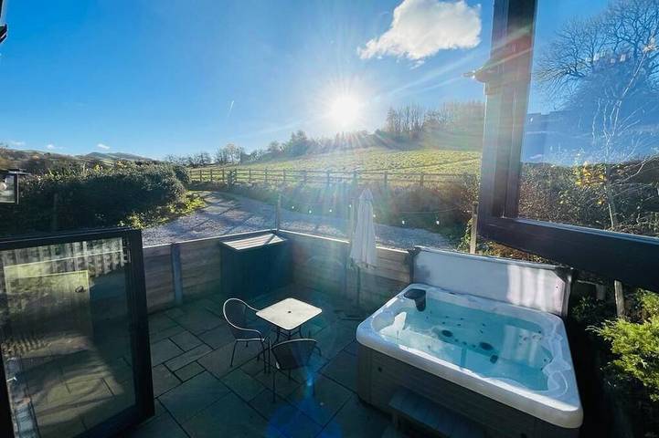 Holiday home for 2 people, with garden and hot tub as well as terrace in East Midlands
