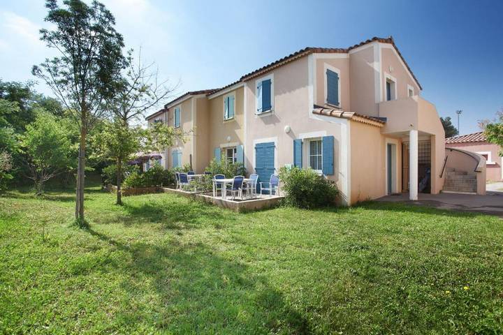 Parc de vacances pour 8 personnes, avec piscine ainsi que terrasse et vue, animaux acceptés à Cabriès - 2