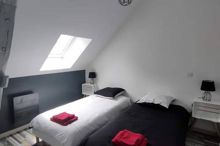 Gîte pour 4 personnes, avec piscine ainsi que terrasse et jardin à Prunay-Cassereau - 2