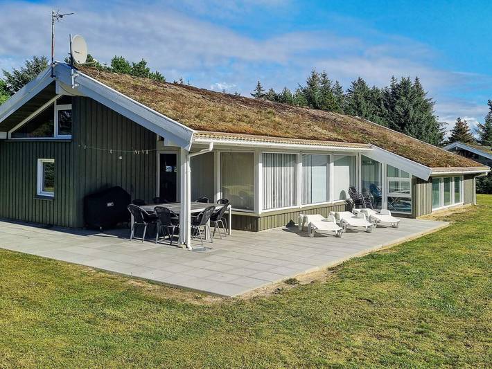 Ferienhaus für 12 Personen, mit Whirlpool und Terrasse sowie Kinderpool und Pool in Grønhøj Strand
