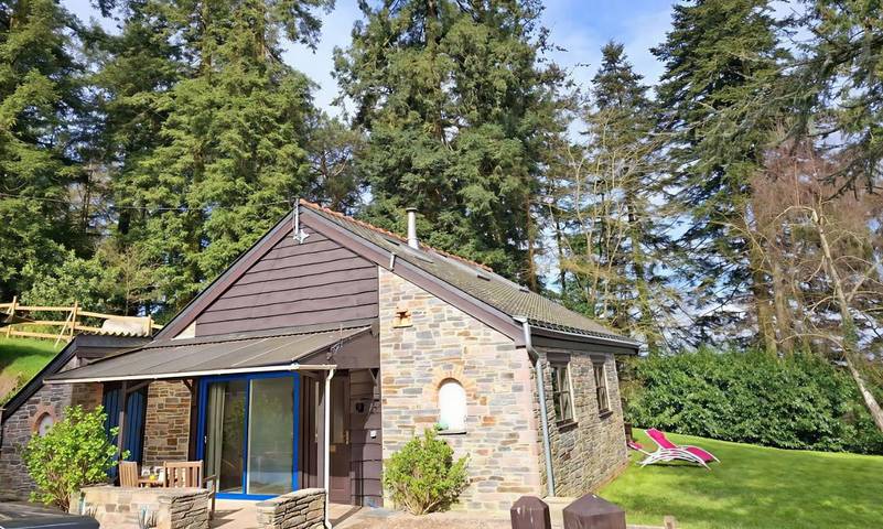 Location de vacances pour 4 personnes, avec bassin pour enfant ainsi que vue et jardin, adapté aux familles à Malestroit