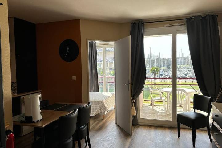 Gîte pour 2 personnes, animaux acceptés dans Port de plaisance de Rochefort - 3