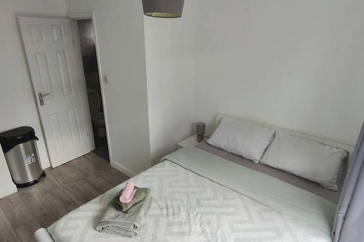 Petite chambre double avec salle de bains privative et parking gratuit à Chelmsford in Chelmsford, Essex