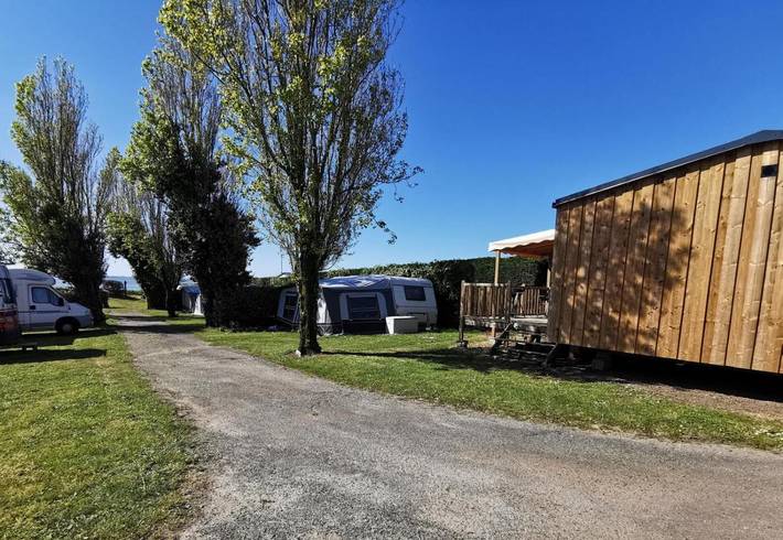Location de vacances pour 13 personnes, avec piscine ainsi que jacuzzi et terrasse, animaux acceptés dans Bétahon - 4