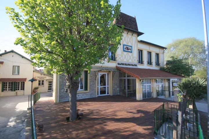 Hôtel pour 3 personnes, avec Terrasse ainsi que Jardin et Vue