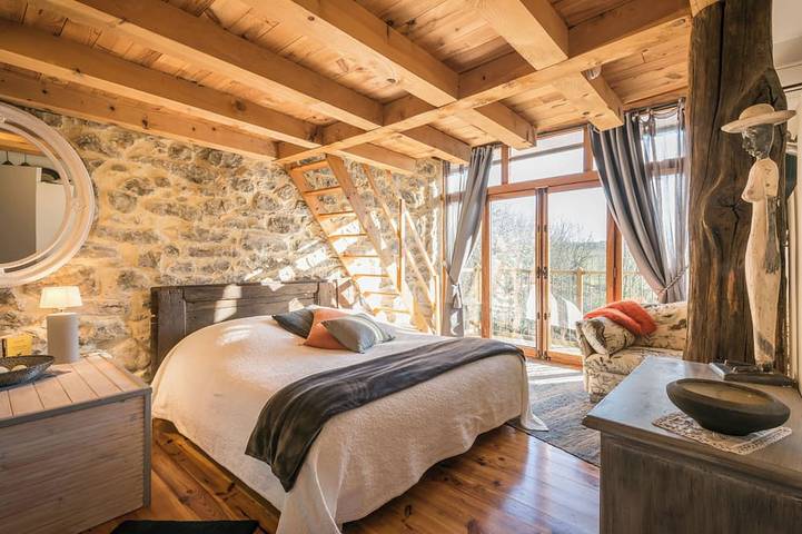 Location de vacances pour 10 personnes, avec piscine ainsi que jacuzzi et jardin, animaux acceptés à Lasserre