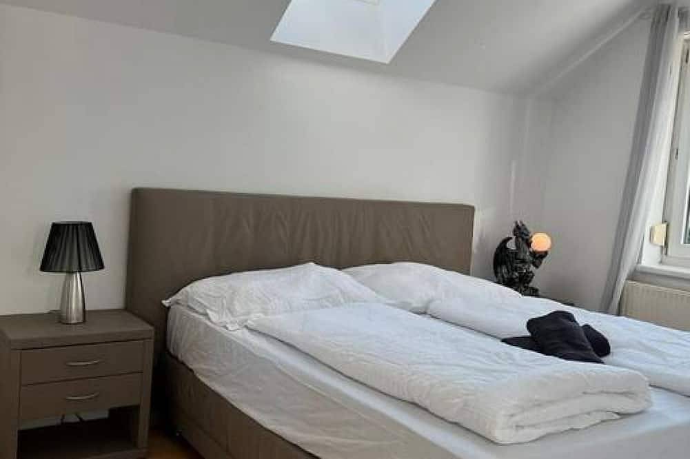 Charming Villa Stay for 2 with Lush Garden Access in Floridsdorf, Wien
