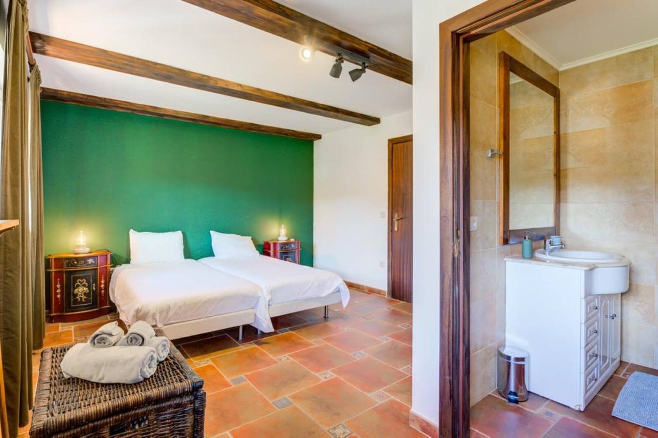 Apartamento inteiro, Apartamento 'Glamping' com vista para a montanha, Wi-Fi e ar condicionado in Arco de Baúlhe, Arco de Baúlhe e Vila Nune