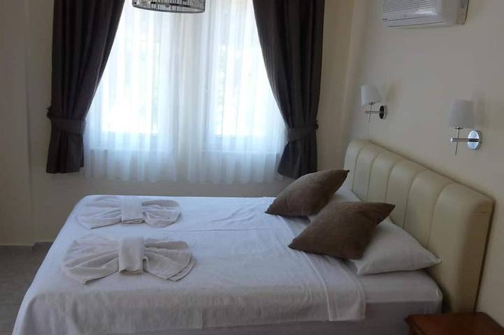 Villa con piscina privata, terrazza, giardino e area giochi coperta. in Fethiye, Egeo Turco
