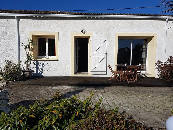 Location de vacances pour 2 personnes, avec Terrasse ainsi que Jardin et Piscine à Talais - 4