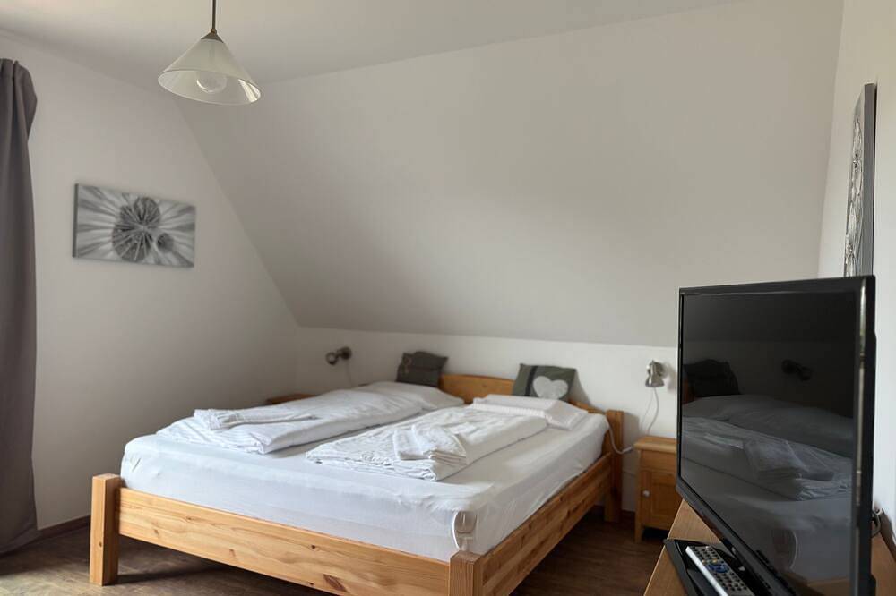 Ganze Wohnung, Doppelzimmer für 2 Gäste mit 14m² in Rottenbuch in Rottenbuch, Romantische Straße