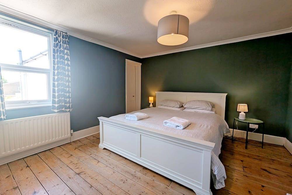 Broyle House, Chichester -  a family house that sleeps 4 guests  in 2 bedrooms in Chichester, West Sussex