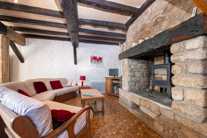 Non-air-conditioned country cottage near a farm in Questembert, Vannes region