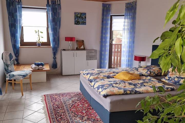 Ferienwohnung für 7 Personen, mit Garten und Balkon, mit Haustier