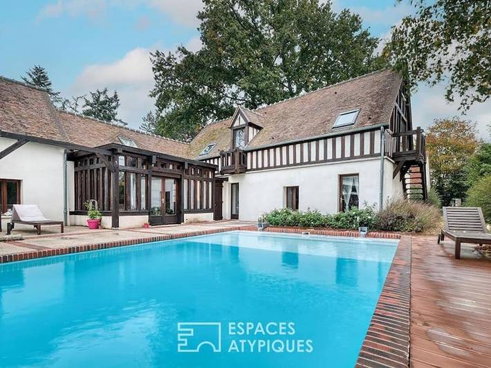 Location de vacances pour 12 personnes, avec bassin pour enfant et piscine ainsi que jardin et terrasse à Maillebois