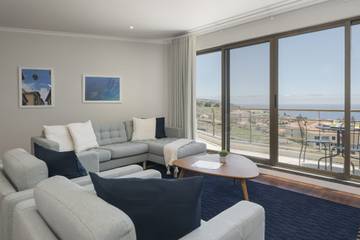 Glamping for 6 People in Caniço, Madeira, Photo 3