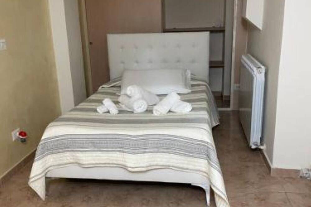 Mini-apartment in the center of Cosenza placed between the old and the \"new\" city. in Cosenza, Provincia de Cosenza