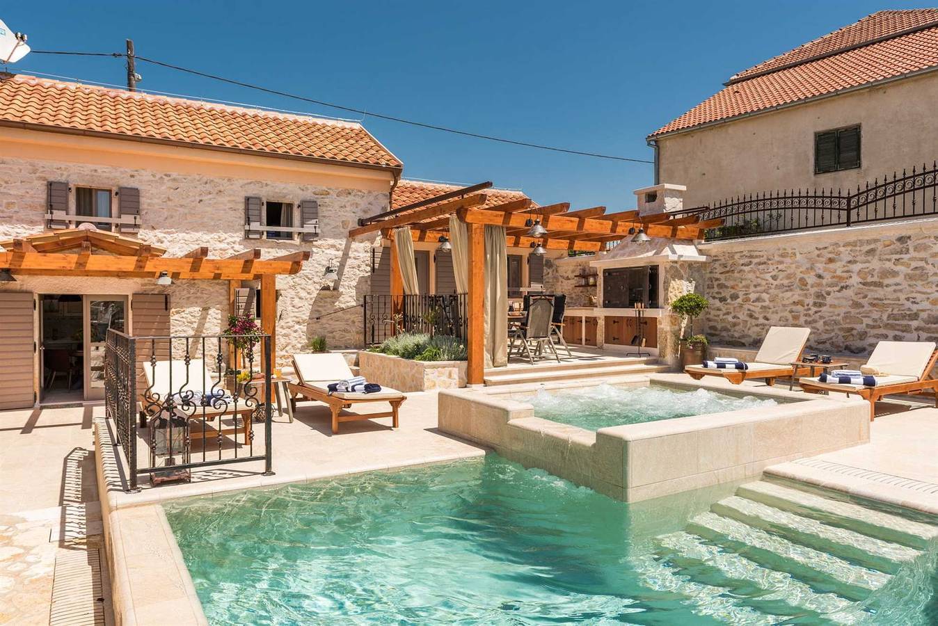 Ferienhaus Adora mit Pool in Skradin, Šibenik-Knin