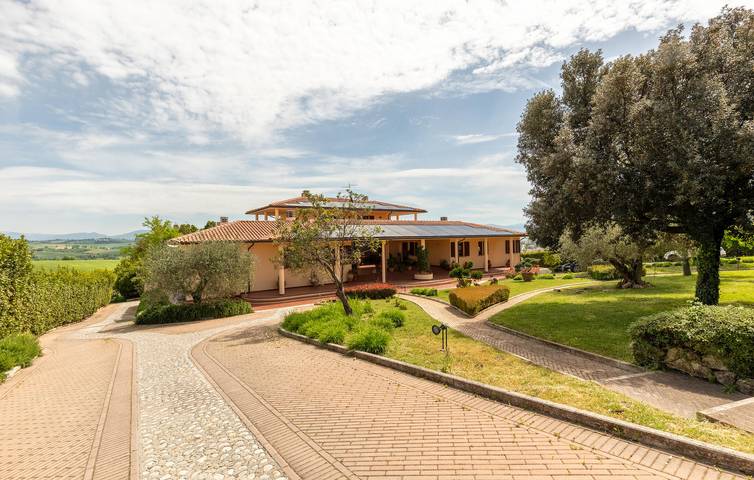 Location de vacances pour 20 personnes, avec terrasse ainsi que piscine et jardin à Gualdo Cattaneo - 2