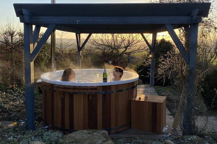 Gîte pour 14 personnes, avec sauna ainsi que jardin et jacuzzi