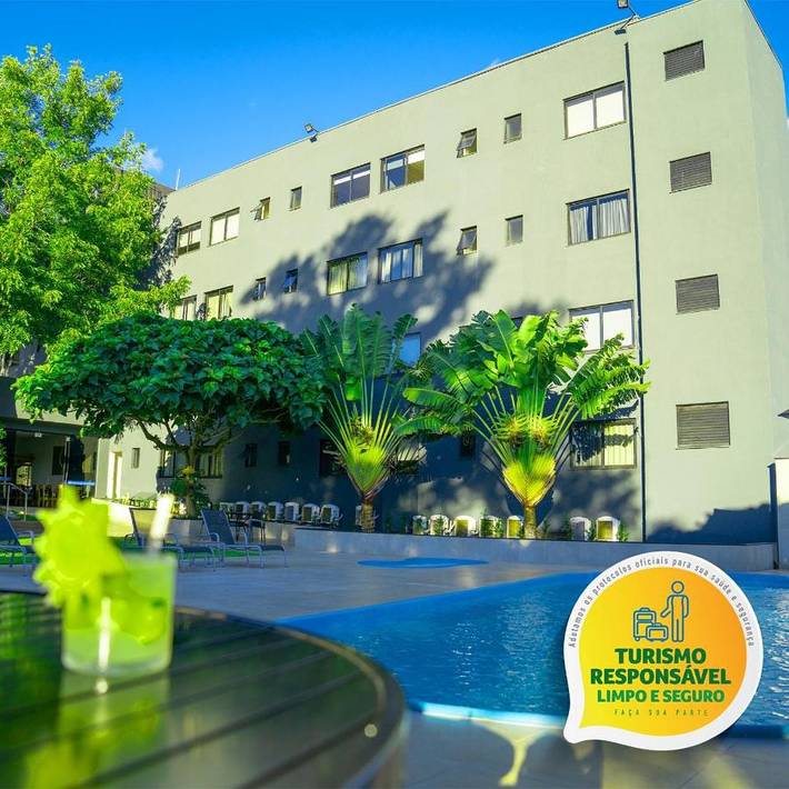 Hôtel pour 4 personnes, avec bassin pour enfant ainsi que piscine et jardin, animaux acceptés dans le Sud (Brésil)