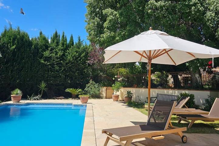 Gîte pour 12 personnes, avec Jardin à Tresserre