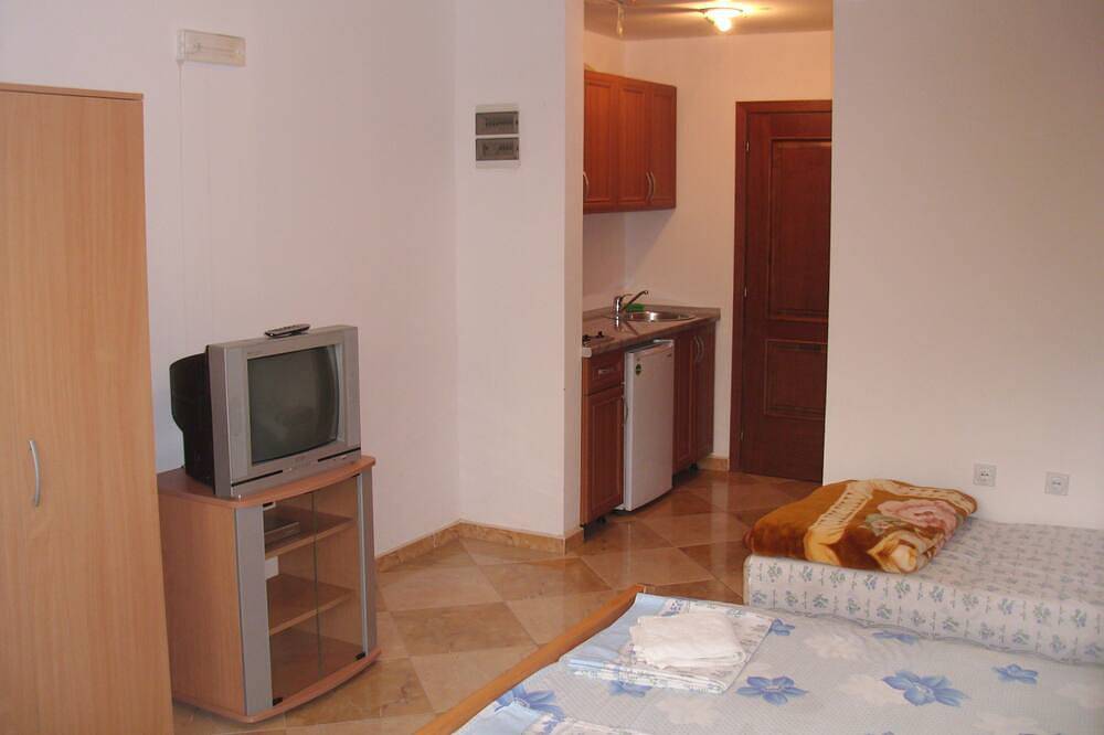 Economy triple studio no balcony in Ulcinj, Opština Ulcinj