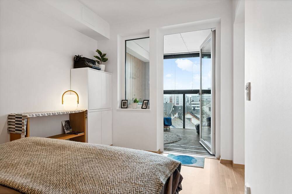 Ganze Wohnung, Nordic Style City Apartment with Sunny Marina Views in Sentrum, Bodø