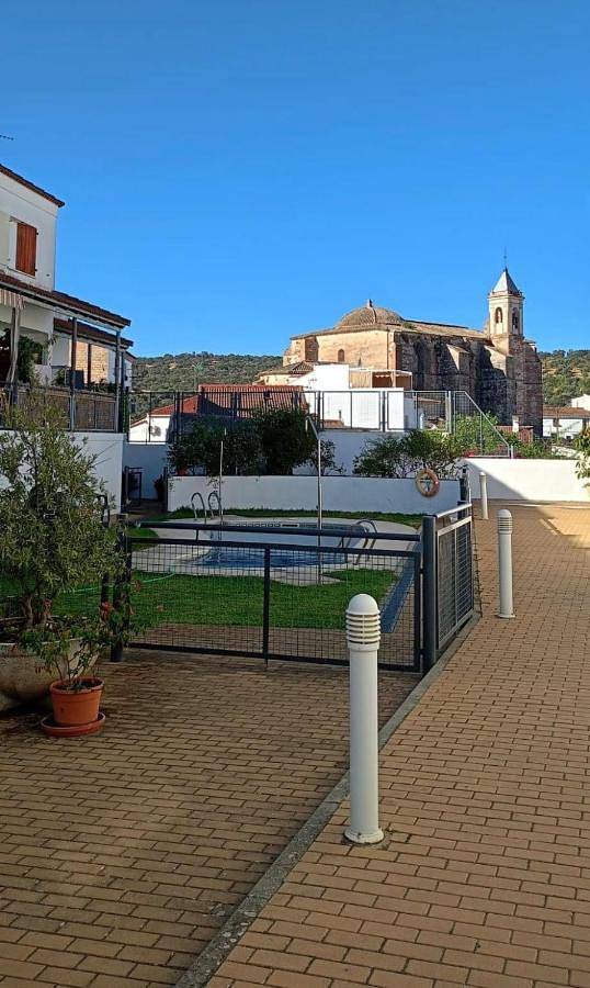 Apartamento para 5 personas, con Balcón y Terraza además de Piscina y Vistas en El Castillo de las Guardas