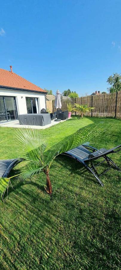 Gîte pour 11 personnes, avec jardin, animaux acceptés à Bouville