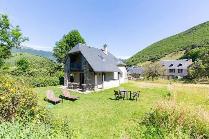 Chalet pour 6 personnes, avec terrasse et vue ainsi que jardin et sauna