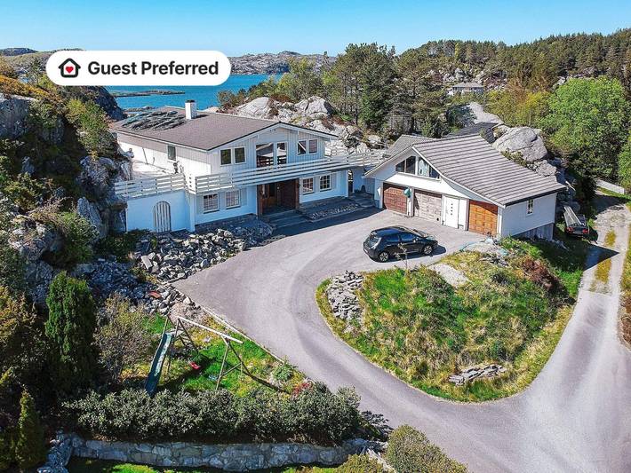 Ferienhaus für 12 Personen, mit Sauna und Whirlpool, kinderfreundlich am Fjord (Norwegen)