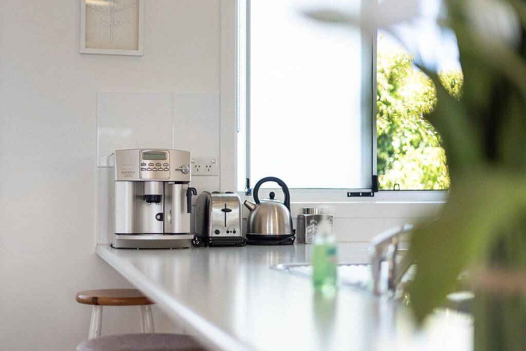 Chloe's Place ~ Aldinga Beach - Airy Family Abode Overlooking a Reserve in Aldinga Beach, City of Onkaparinga