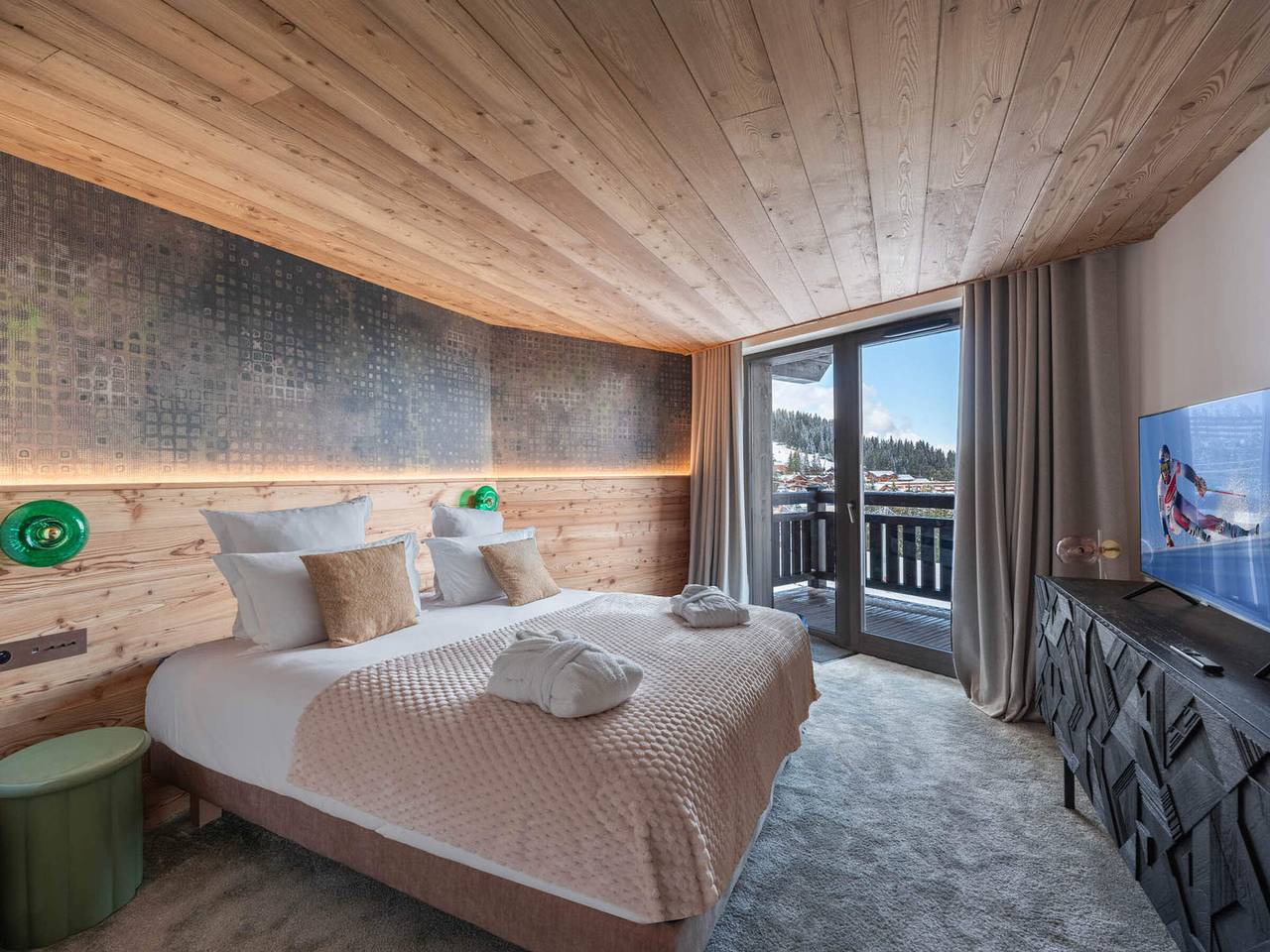 Entire apartment, New Ski-In/Ski-Out Duplex Apartment with Pool and Spa in Courchevel 1850 in Courchevel 1850, Saint-Bon-Tarentaise