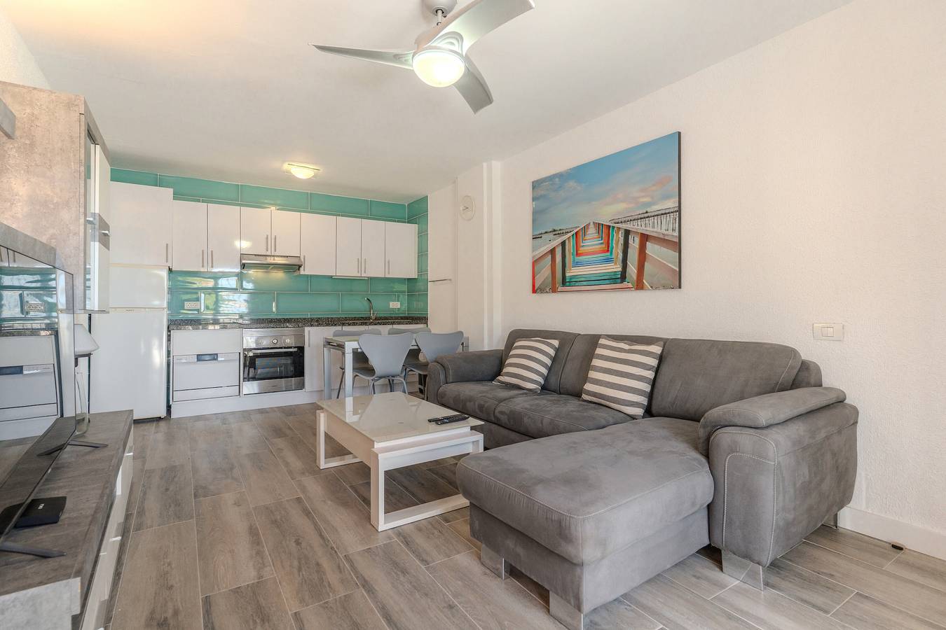 Apartamento entero, Vacaciones 'Colina Blanca Sunset View' con vistas al mar, piscina compartida y Wi-Fi in San Eugenio Alto, Adeje