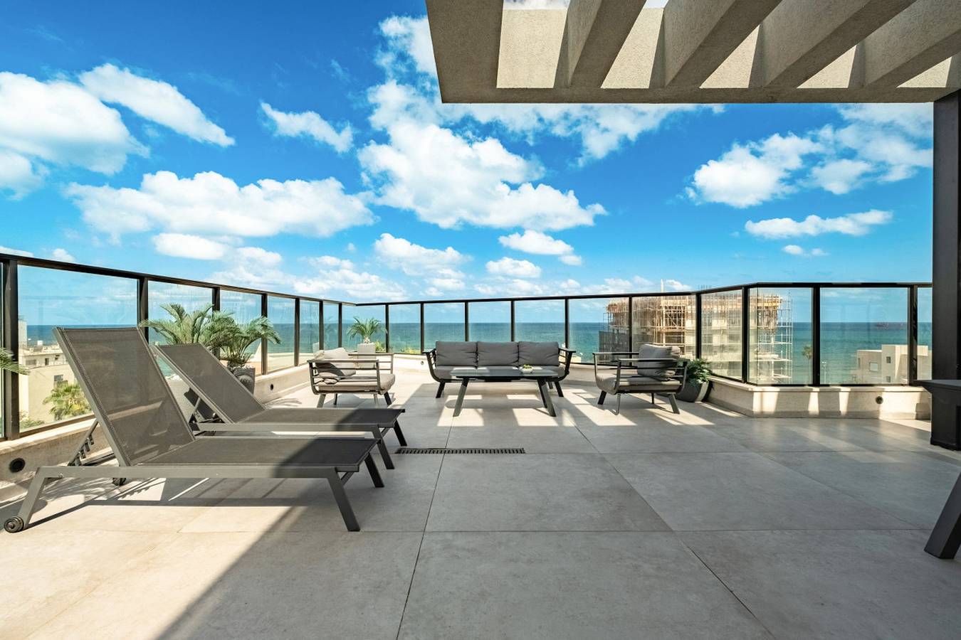Entire apartment, Pool & Jacuzzi Seaview Penthouse in Haifa, Haifa District