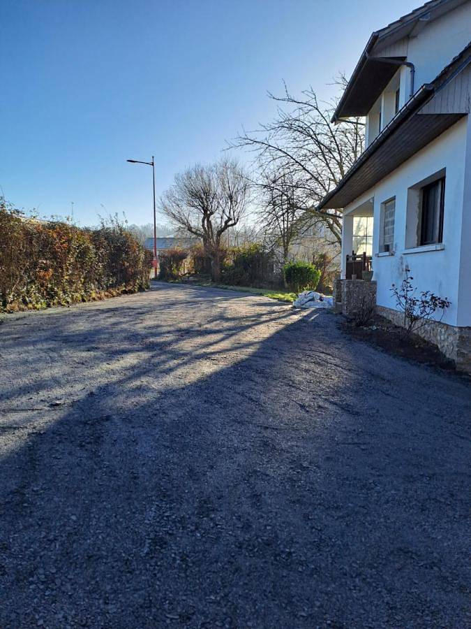 Double Room with Private Bathroom in Cormeilles, Région de Bernay