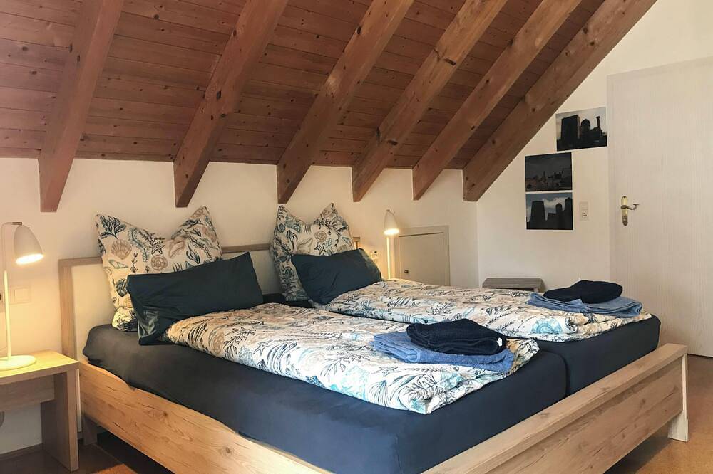 Ganze Wohnung, Ferienwohnung 98 qm, offener Wohnbereich mit Wigarten, 2 Schlafzimmer, max 4 P. in Strandbad Kressbronn, Kressbronn am Bodensee