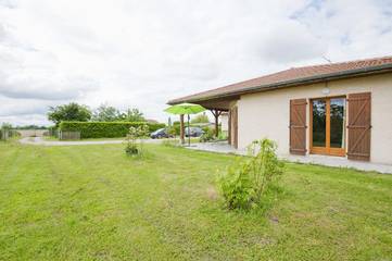 Gîte pour 6 personnes, avec jardin et terrasse dans Étrez
